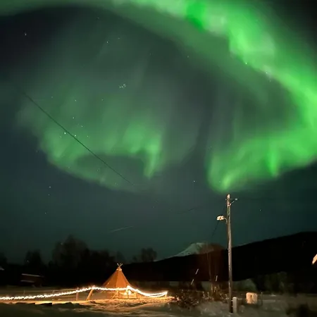 アパート Peaceful Farmroom With Free Sauna, Wifi, Parking And Northern Light ナルヴィク